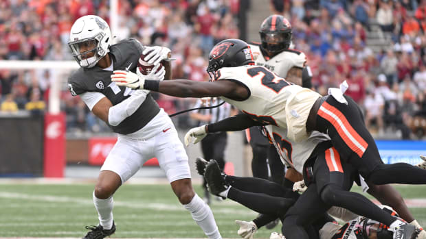 Sep 23, 2023; Pullman, Washington, USA; Washington State Cougars wide receiver Josh Kelly (3) breaks away from Oregon State Beavers defensive back Tyrice Ivy Jr. (25) in the first half at Gesa Field at Martin Stadium. Mandatory Credit: James Snook-USA TODAY Sports 